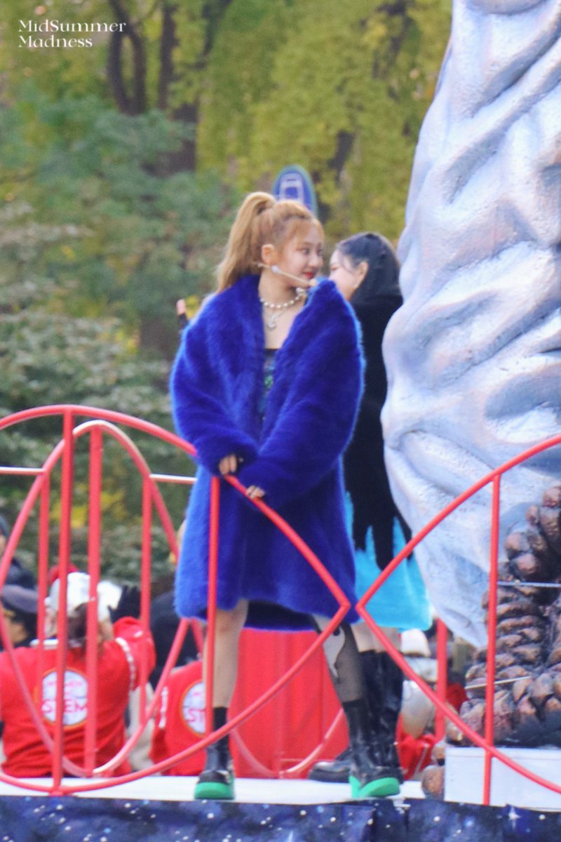 MidSummer1700's tweet photo. 211125

#MacysThanksgivingDayParade
#NINGNING #닝닝 #aespa #æspa #에스파 https://t.co/oxEVIz5b7f