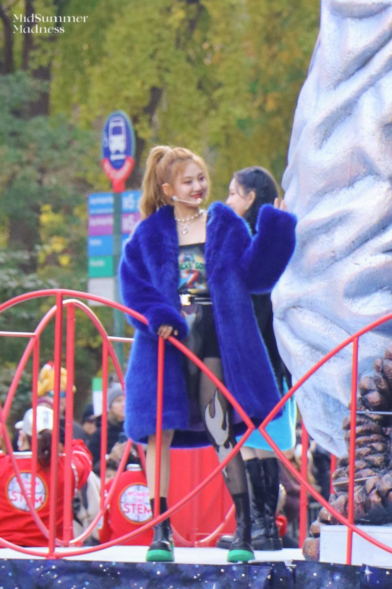 MidSummer1700's tweet photo. 211125

#MacysThanksgivingDayParade
#NINGNING #닝닝 #aespa #æspa #에스파 https://t.co/oxEVIz5b7f