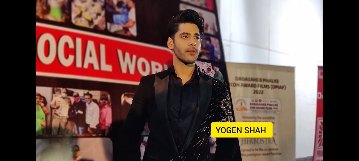 simbanagpalwrld's tweet photo. Simbu looking super handsome 😍

@SimbaNagpal7 at dadasaheb phalke icon awards 2022 
#SimbaNagpal #RishabhGujral 
#Naagin6 #SimbaScads https://t.co/au7fyo1VYh