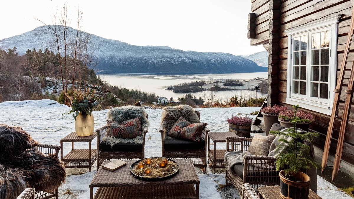 SLHLuxuryHotels's tweet image. From Stockholm to Skodje, we've put together the Scandi mini-break you should take this winter. Head to our Travel Journal for a winter weekend that wraps up Sweden’s capital charms with the magic of Norway’s fjordlands. journal.slh.com/journal/stockh…