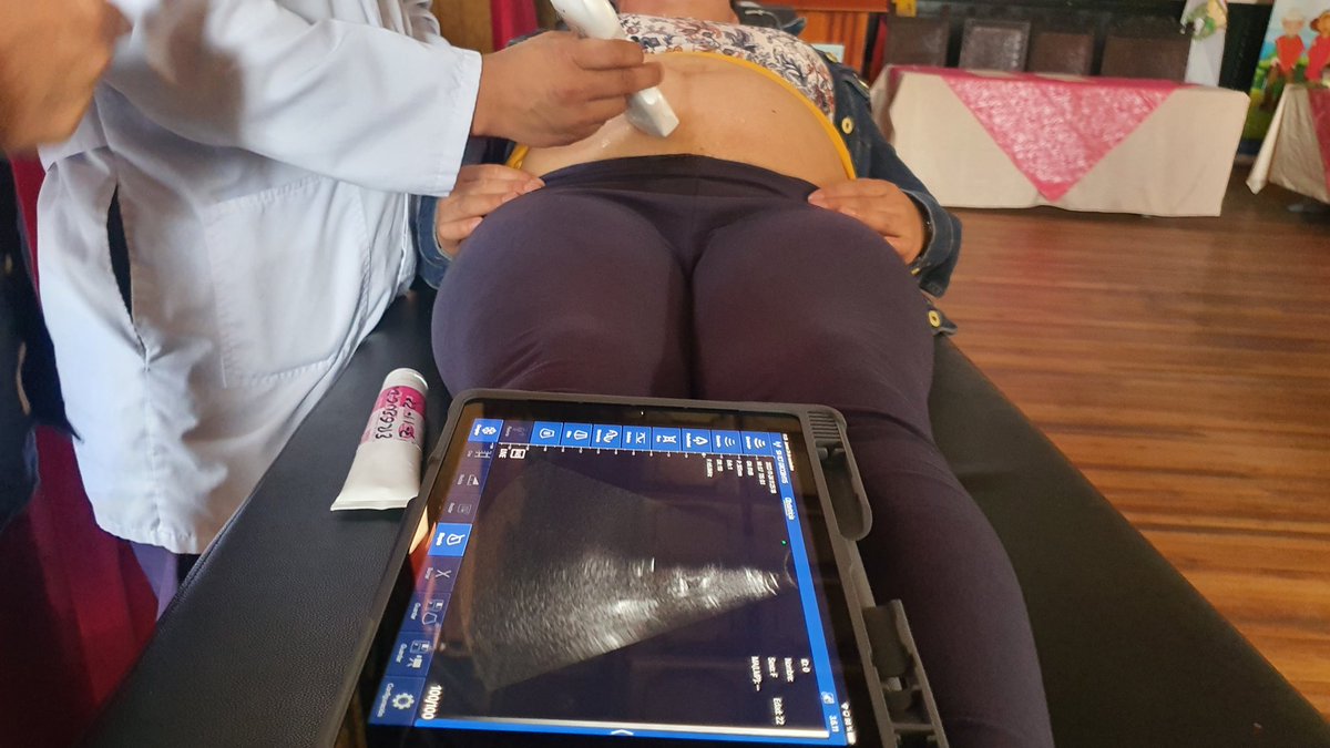 Recibimos de Cooperación Internacional con la Asociación APIC (España) donación de 35.000 euros mediante un ecógrafo móvil, el primero a nivel del país, un electrocardiograma y 10.000 euros para el proyecto de desnutrición infantil.