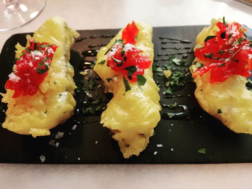 MiquelTorresV's tweet photo. Cruixent de bacallà amb mel. Restaurant Platerets #restaurants #platerets #gracia #barcelona #bacallà #bacalla https://t.co/4ptj6YWJor