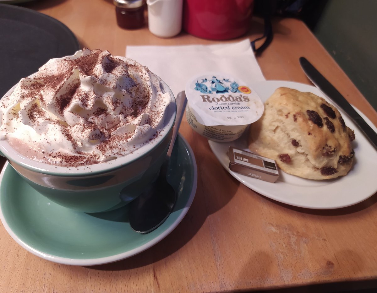 waterstones cafe again😭