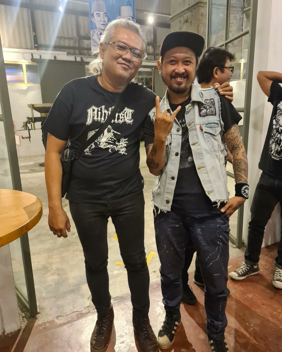 adelz_faith's tweet photo. An interesting & great event of "Grind For Better Life by Proletar" documentary movie screening. Tracing back roots of underground scene in the past & met up with friends there. Cc : @rastajovi @BucekdieB, Fachmi, etc.
📆 13th April 2022
📍M Bloc Space
#latepost
#AddMyBeer https://t.co/uqDtvKirPb