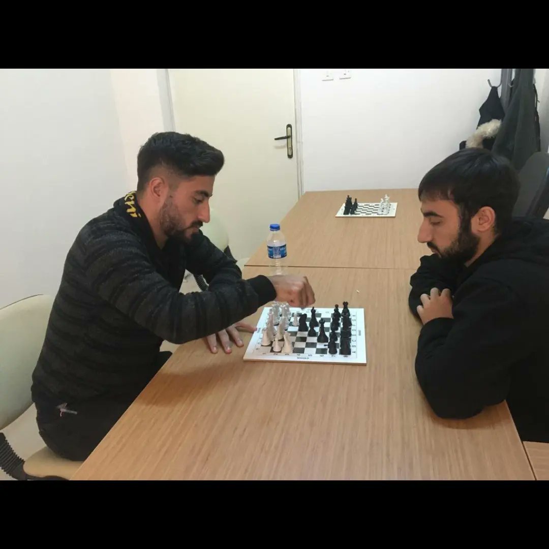 fen_fakultesi's tweet photo. Fakültemizde düzenlenen Masa tenisi ve satranç turnuvalarımiz güzel bir katılımla başladı ve devam etmekte https://t.co/cXdieKf7i0