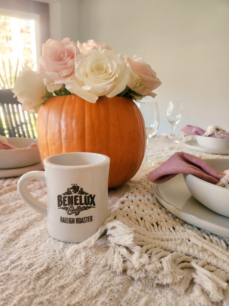 🦃 Happy Thanksgiving! 🍁 We are thankful for every single one of you, and we are sending all of our love!! #BeneluxCoffee #RaleighRoasted #Thanksgiving #TurkeyDay #Coffee #Family #Friends #Love