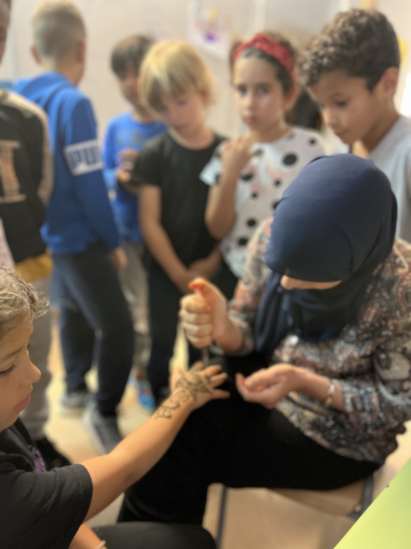 EscolaSaavedra's tweet photo. Els nens i les nenes de segon comencen el Projecte Món 🗺🌏https://t.co/YWwofKgzPM https://t.co/9foMKavhim