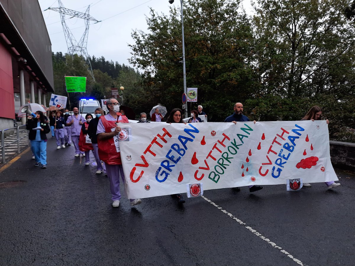 UGT_Euskadi's tweet photo. #SalarioOConflicto 
Nueva movilización HOY, y todos los jueves,  del personal del Centro de Transfusiones y Tejidos Humanos #CVTTH, de Galdakao (Bizkaia),  por la equiparación salarial del 4% con respecto a otros servicios del  Hospital

#UGTenLucha
#conugtganas 
#Unete https://t.co/M9MT3LSYRw