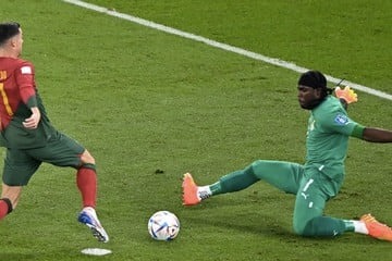 Newworldtv's tweet photo. 0-0 à la Mi-temps.
Les blacks stars tiennent le coup
#newworldsport #FIFAWorldCup #team233 #team228 https://t.co/0oXDDXEO8Z