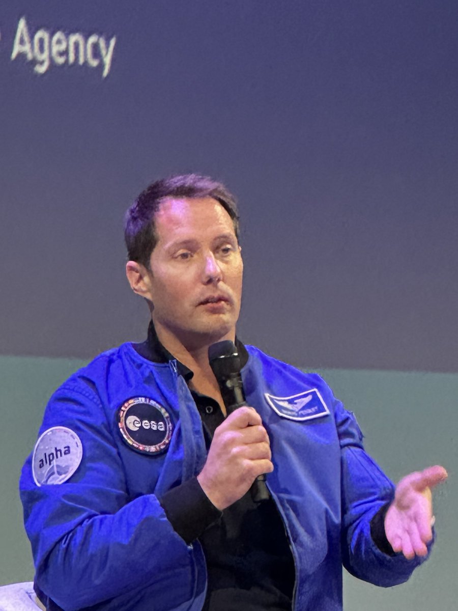 ZaherLakkis's tweet photo. Merci @Thom_astro  👨‍🚀 d’être venu nous faire partager ton expérience dans l’espace 🌍 au congrès 2022 @info_sfcd_achbt https://t.co/ETA5MMWQGZ