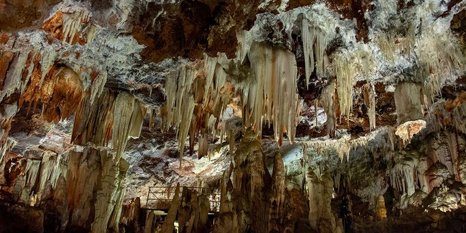 Die #AguilasCave befindet sich auf dem Hügel Romperropas und ist ein Berg ...