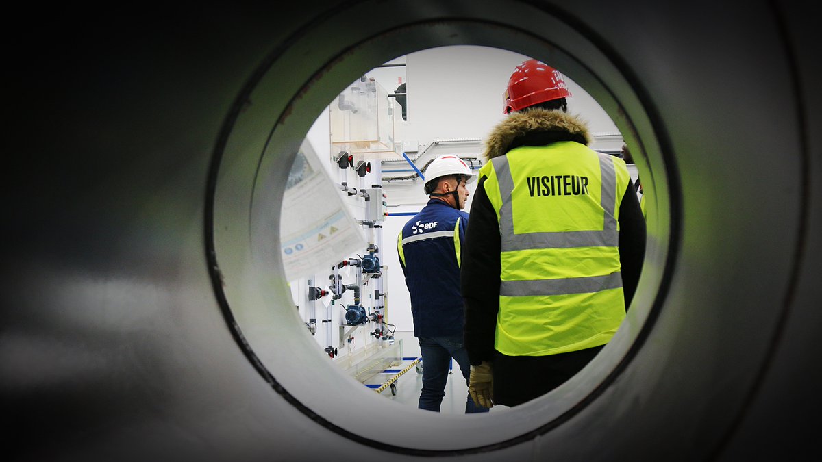 EDFFlamanville's tweet photo. Dans le cadre de la #SEDI2022, des élèves du lycée professionnel Jules Verne de Mondeville (14) ont découvert nos installations, nos métiers et ont échangé avec nos salariés sur les enjeux de la production d'électricité bas-carbone #RedécouvrirLindustrie #DLDJan @ac_normandie https://t.co/NjJGcQT4WV