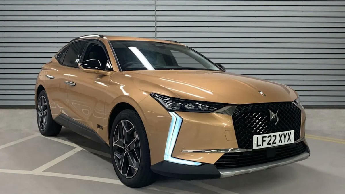 DEAL OF THE DAY: £9k off a new DS 4 PHEV. Save more than £9,000 compared with the new price on this 22-plate DS 4 Cross, in high-spec Rivoli trim with a 225hp 1.6-litre plug-in hybrid setup, for £33,707 buff.ly/3ADvKTK