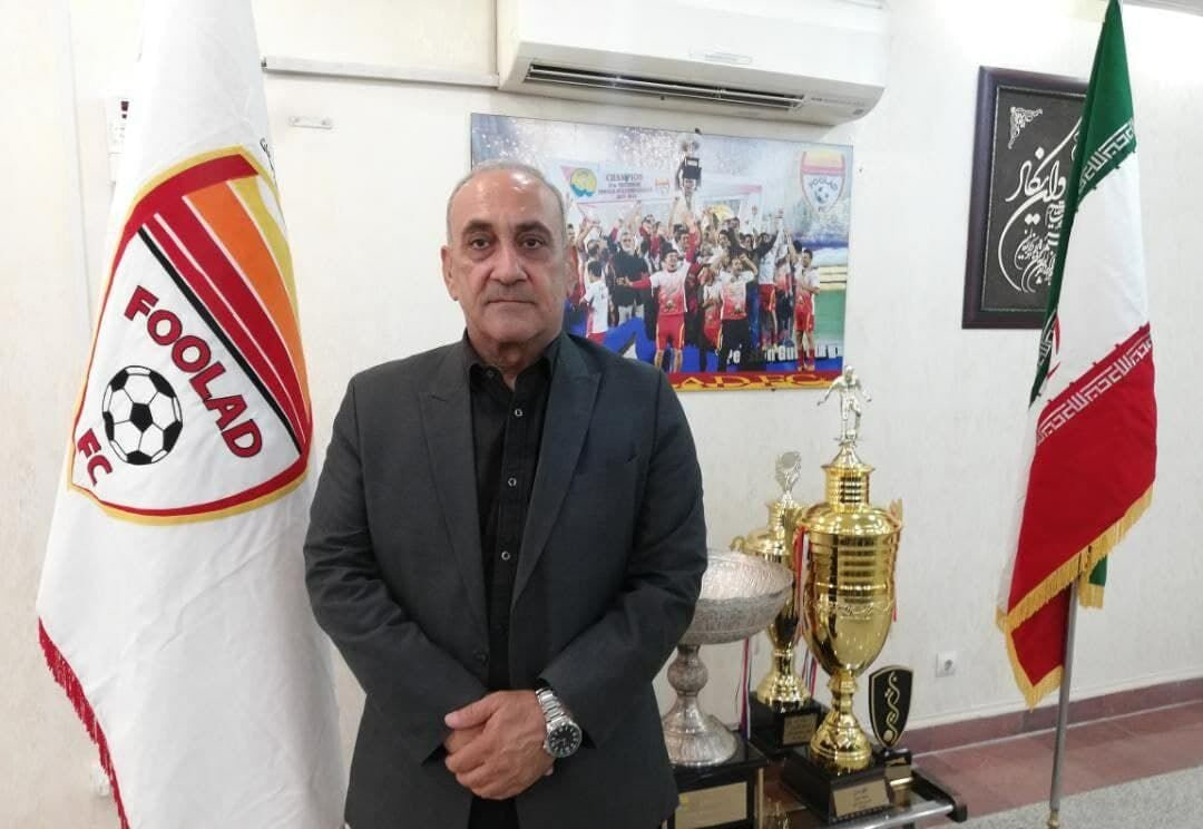 SaeedHafezi631's tweet photo. پس از بازداشت وریا غفوری، حمیدرضا گرشاسبی مدیرعامل باشگاه فولاد خوزستان استعفای خود را تقدیم هیات مدیره کرد.
یکی از اعضای باشگاه طی تماسی به من گفت: متن استعفانامه گرشاسبی با (به نام خدای رنگین‌کمان) شروع شده است و در پایان نیز نوشته؛ برای زن زندگی آزادی.
#مهسا_امینی #وریا_غفوری https://t.co/fGQIJYSQwC