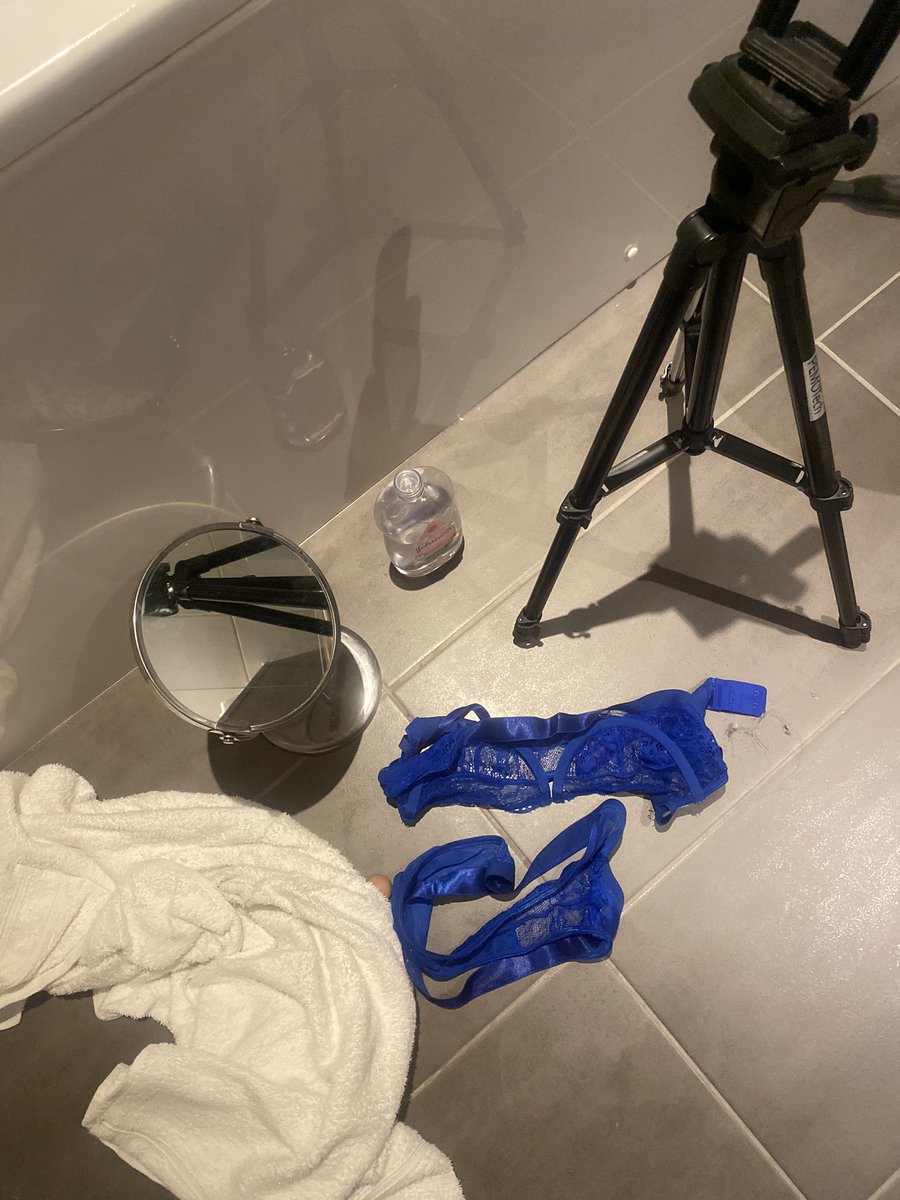 missPinkyM_'s tweet photo. What did I just record? 🙊💦 
Head over to my page to receive it to your inbox tonight 🔜🔥 https://t.co/XQH79DnKU5 https://t.co/H9kyNFXWSl
