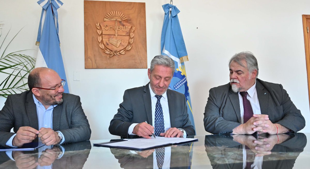arcionimariano's tweet photo. 📍Rawson

Seguimos impulsando el desarrollo educativo de las y los chubutenses

Firmamos un convenio específico de cooperación con la @ModernizacionCH y con la @UniDChubut para la utilización del servicio de Moodle, la plataforma educativa que ofrece Amazon Web Services. https://t.co/iIb5Usvg9R