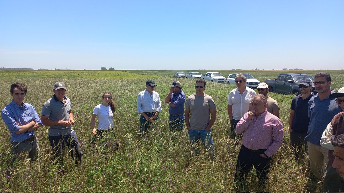 Muy buenos aportes e intercambio hoy, en la visita de la Regional Pergamino Colon de Aapresid, analizando modelos de producción mas sostenibles. <a href="/Aapresid_PC/">Aapresid Pergamino-Colón</a>