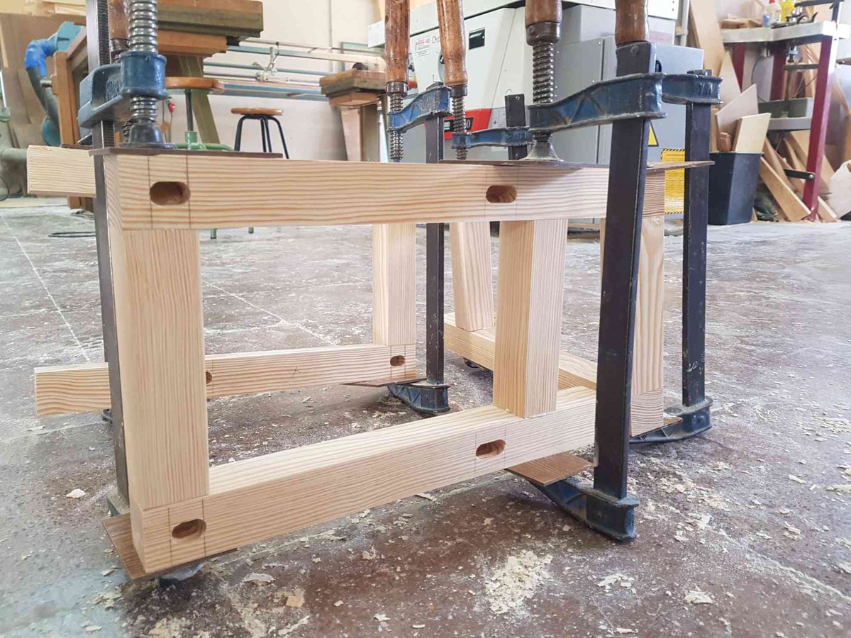 casaelescaleron's tweet photo. Estas banquetas de madera sostenible, obtenida de los montes de Cuenca 🌲 y fabricadas por el equipo de carpintería de Aspadec, ya van camino a Casa el Escalerón. Gracias a Mobhu por proveernos de esta auténtica maravilla cuya historia comienza aquí 👉 https://t.co/bTmUJxnFGb https://t.co/XzUdQ6QEZB