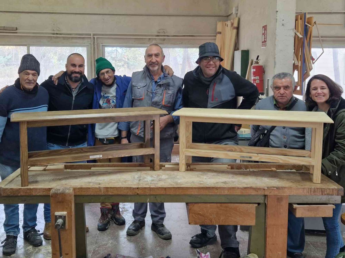 casaelescaleron's tweet photo. Estas banquetas de madera sostenible, obtenida de los montes de Cuenca 🌲 y fabricadas por el equipo de carpintería de Aspadec, ya van camino a Casa el Escalerón. Gracias a Mobhu por proveernos de esta auténtica maravilla cuya historia comienza aquí 👉 https://t.co/bTmUJxnFGb https://t.co/XzUdQ6QEZB