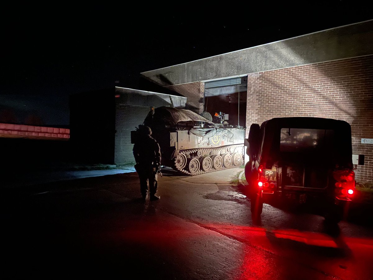 22 Bty REME Fitter Section superbly supporting the Battery. They work at all hours in all conditions to keep the Battery operating - Arte et Marte!

<a href="/Official_REME/">REME</a> 

#oneregiment #britisharmy #mechanic #exercise #workhard