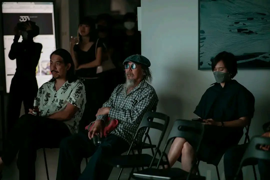 PulpKetmanee's tweet photo. It's a wrap! Thank you #333Gallery for such a great experience and community. 🙏🏼✨🤍
#abstractart #codemonet https://t.co/ELvxeQuMzF