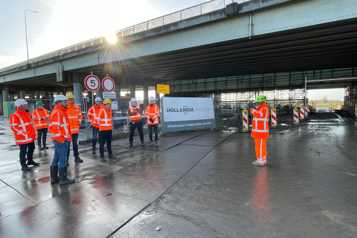 GCveiligheid's tweet photo. Bezoek #infra #project #renovatie #IJsselbruggen door Kerngroep #GCVB #constructieve #veiligheid, #arbeidsveiligheid en #bouwplaatsveiligheid intergraal aangepakt. Met dank aan @Rijkswaterstaat https://t.co/TUyvj8xkpA
