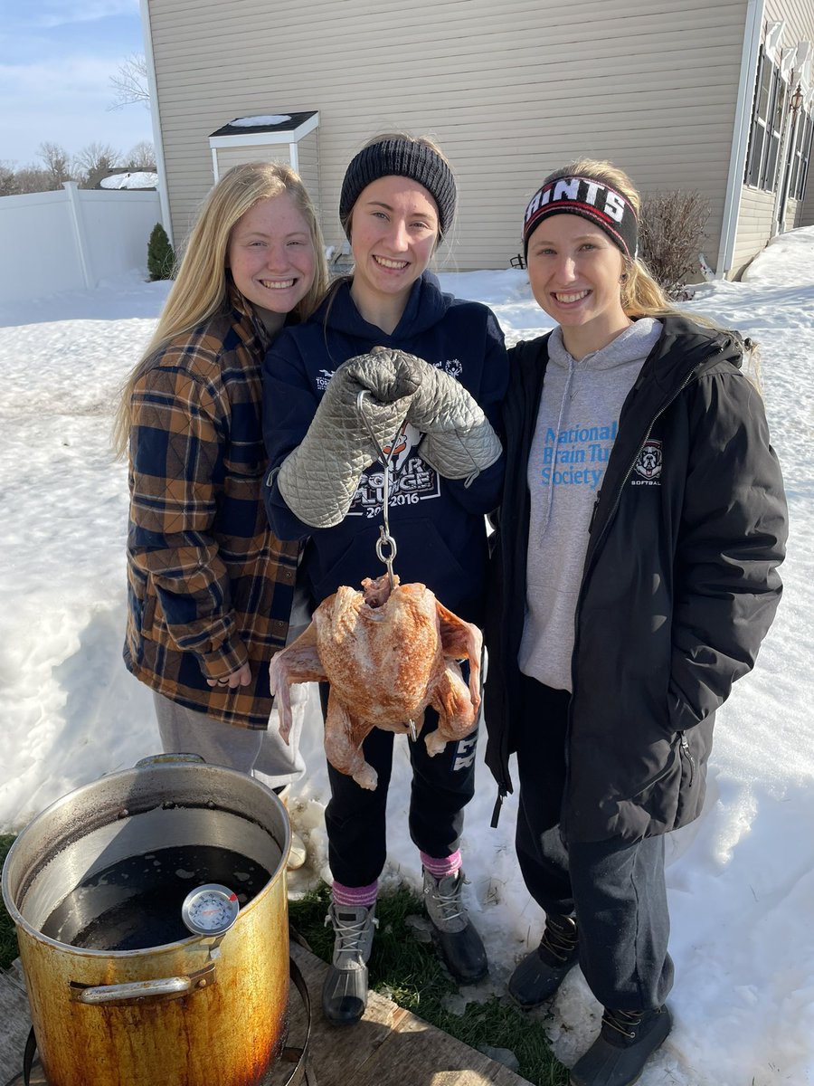 B_Przybysz's tweet photo. TRADITION!! Good to have everyone home. #GoBills @rachel_przybysz @megan_przybysz @Dawny3928 #twitterlessEm https://t.co/saI5mO2yS0