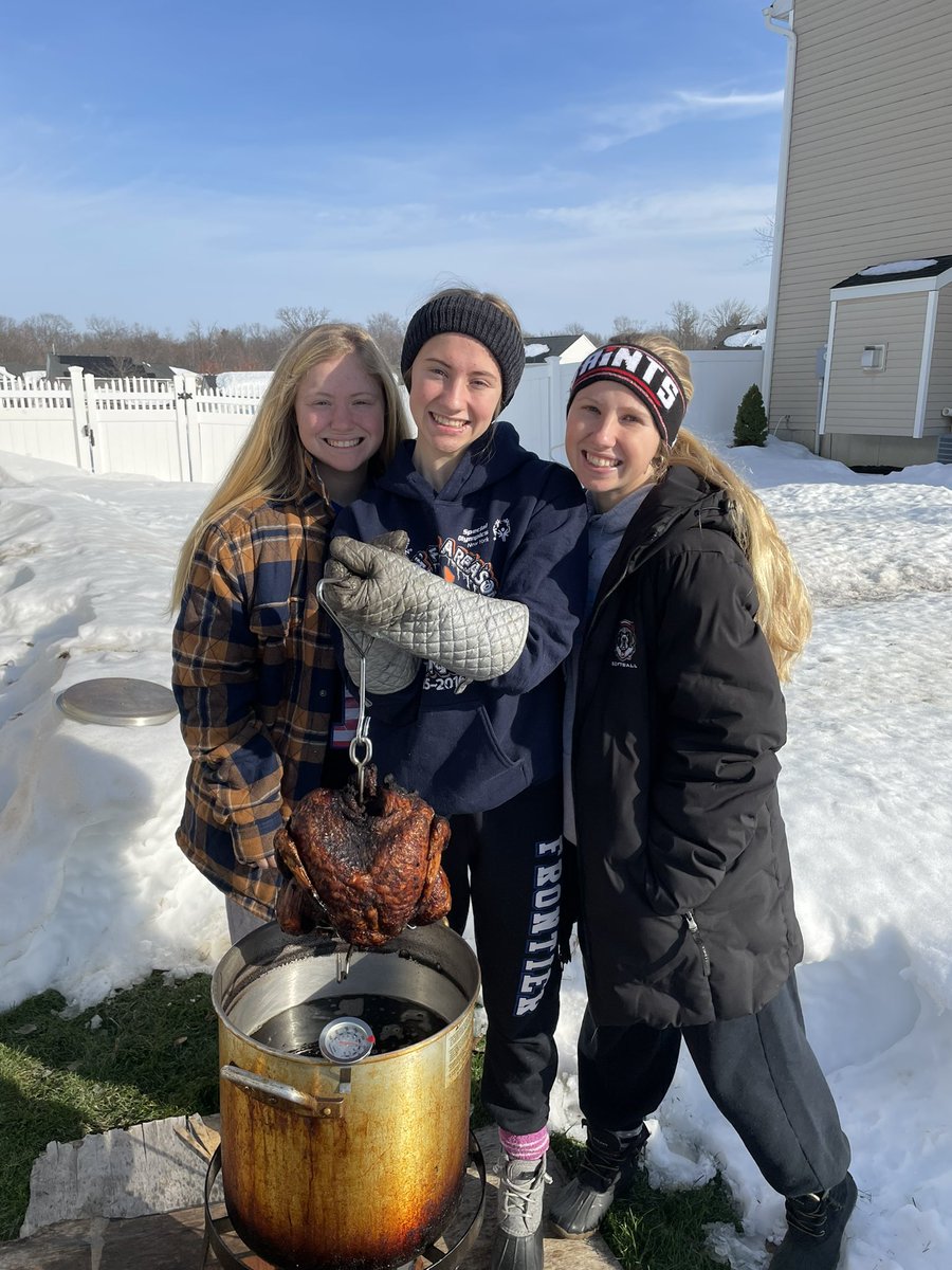B_Przybysz's tweet photo. TRADITION!! Good to have everyone home. #GoBills @rachel_przybysz @megan_przybysz @Dawny3928 #twitterlessEm https://t.co/saI5mO2yS0