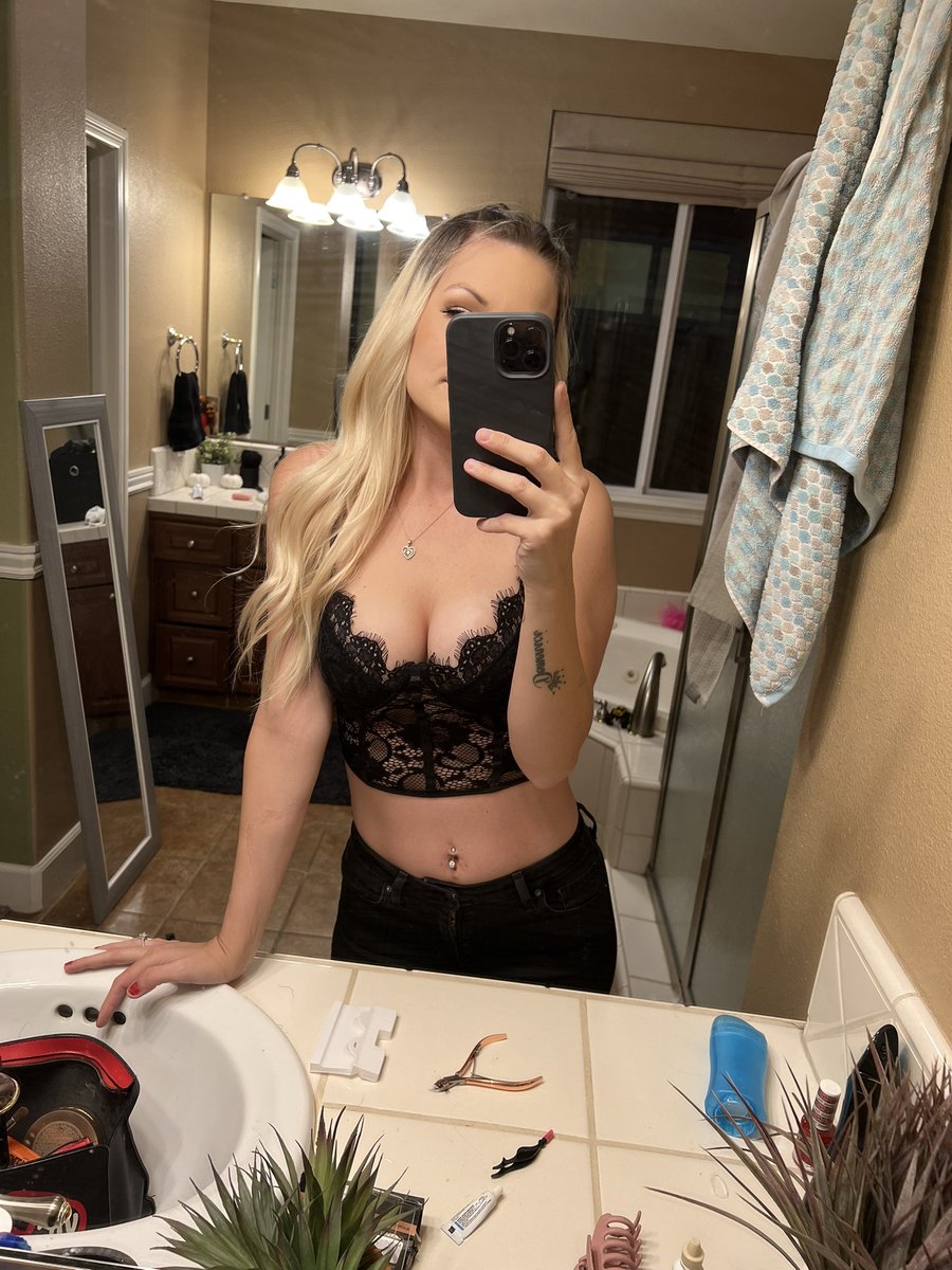 amanda_HD1's tweet photo. I need a date night, any takers? https://t.co/lA5a16ISQg