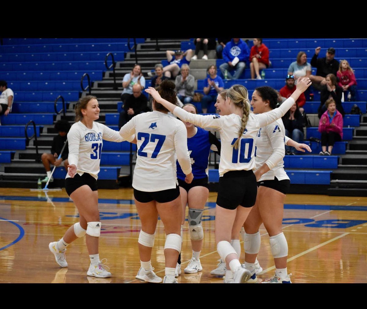 Happy Thanksgiving from Bobcat Volleyball! We are thankful to be surrounded by dedicated players, talented coaches &amp; supportive families! 💙🤍🦃
#pscvball | #ClawsOut | #Trust | #Unity | #Compete | #GoBobcats | #PeruState155