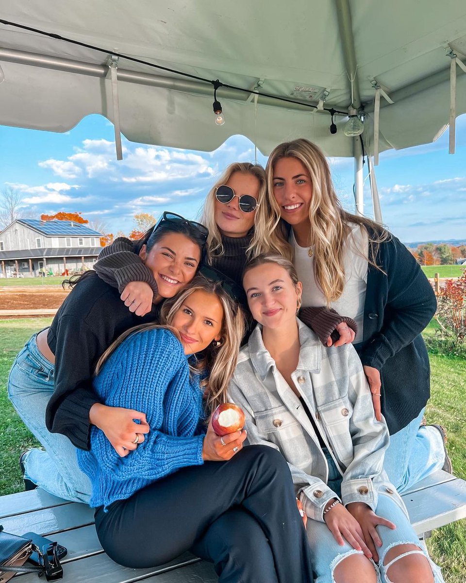 Alpha Phi tweet media