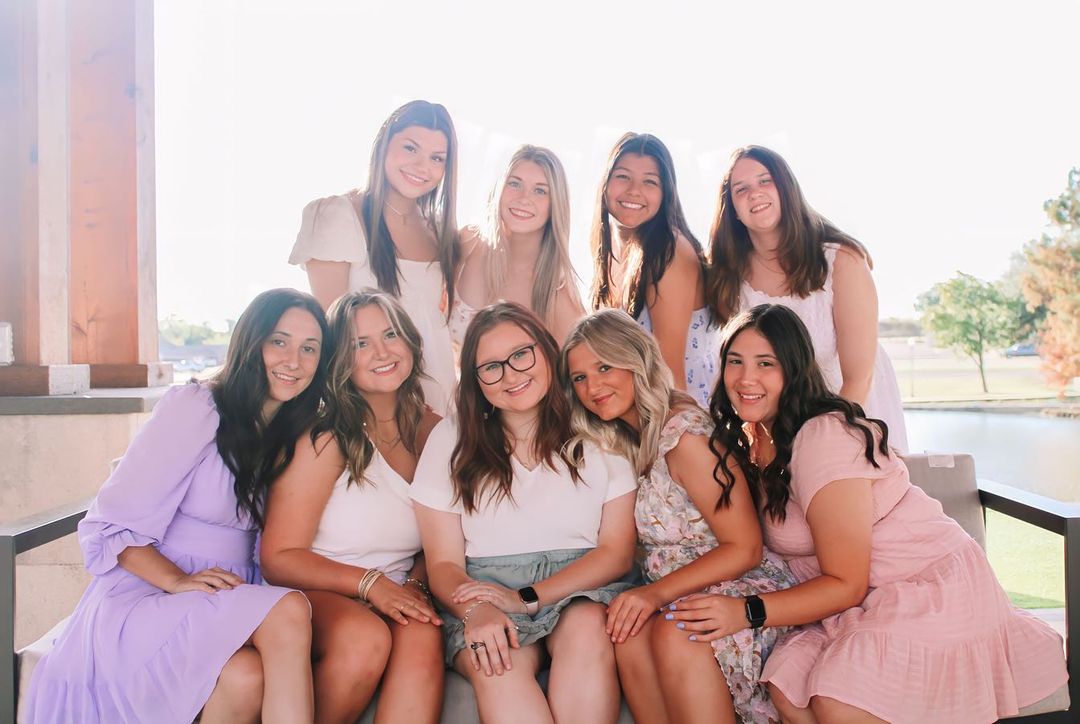 Alpha Phi tweet media