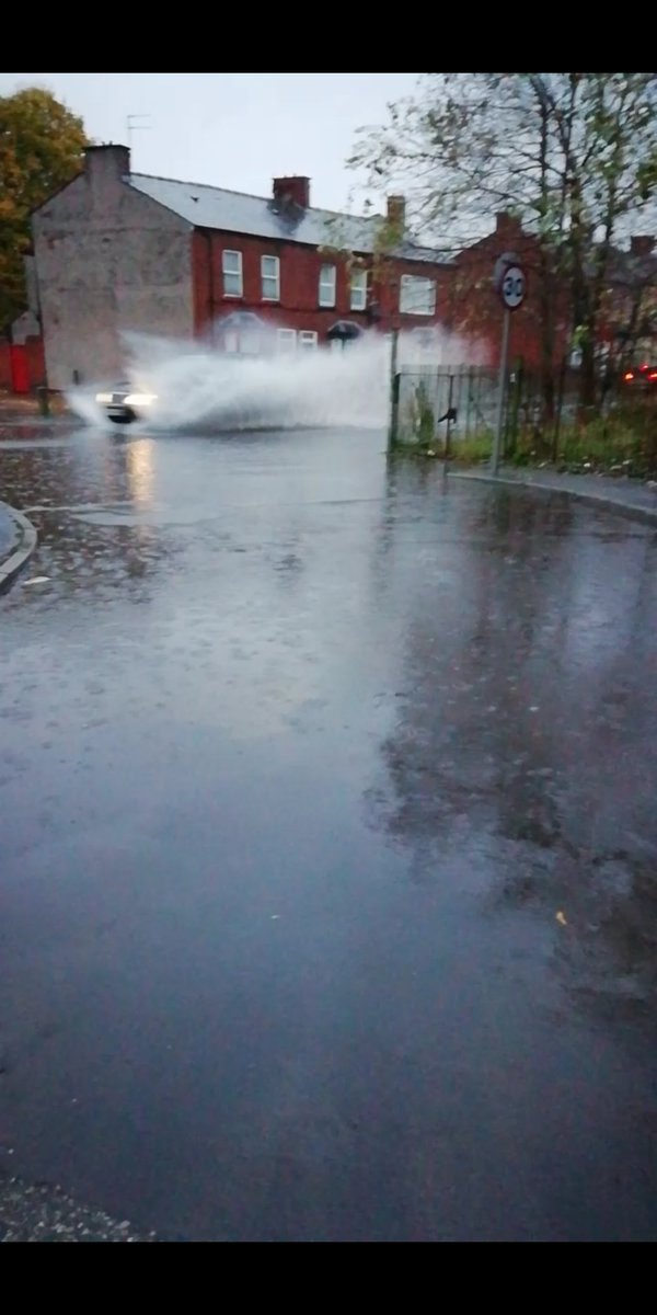 Anghegarty's tweet photo. #Liverpoolcitycouncil ignoring complaints about flooding on Long Lane, Aintree. Dangerous as children have to try and get around this to get to school! #liverpoolecho https://t.co/ilJxRRQfX1
