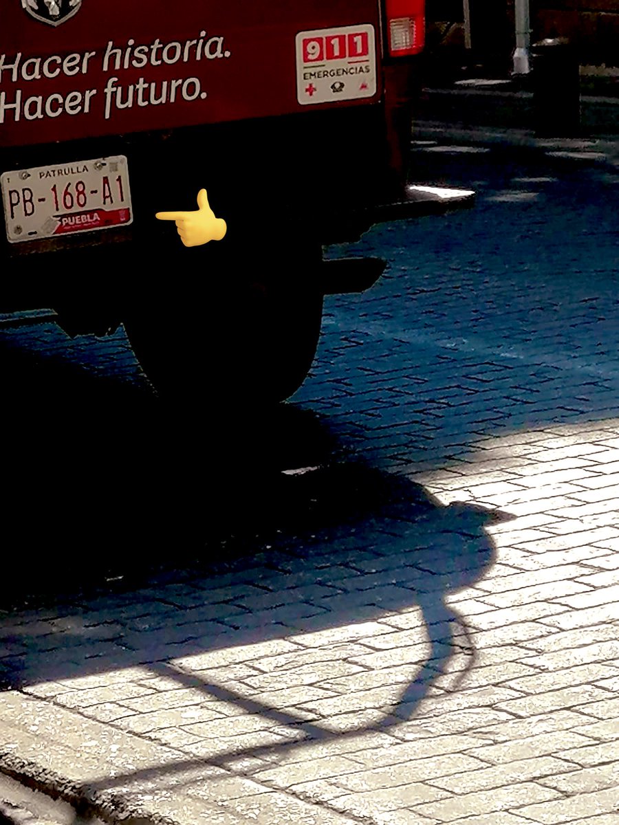 Hoy en la rueda de prensa de morenistas como <a href="/DavidMendezPue/">David Méndez Márquez</a>, <a href="/JIvanHerrera_/">Iván Herrera</a>, <a href="/IvanCamachoM_/">Iván Camacho</a> y <a href="/lopezramirez_/">Gerardo</a> había un policía y afuera una patrulla de la policía estatal. ¿Qué pasó ahí <a href="/MBarbosaMX/">Miguel Barbosa ✞</a>, <a href="/SSPGobPue/">Secretaría de Seguridad Pública</a>?