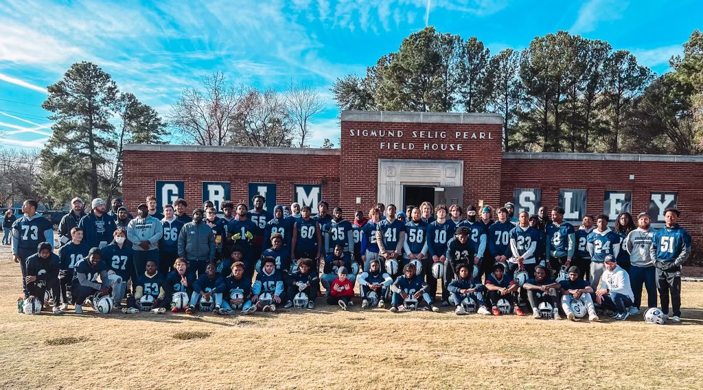 grimsleyfb's tweet photo. THANKFUL for our Whirlie Football Family! Nothing like practicing during Thanksgiving! Always a #GDTBAW! @gowhirlies https://t.co/JTS9whJzdE