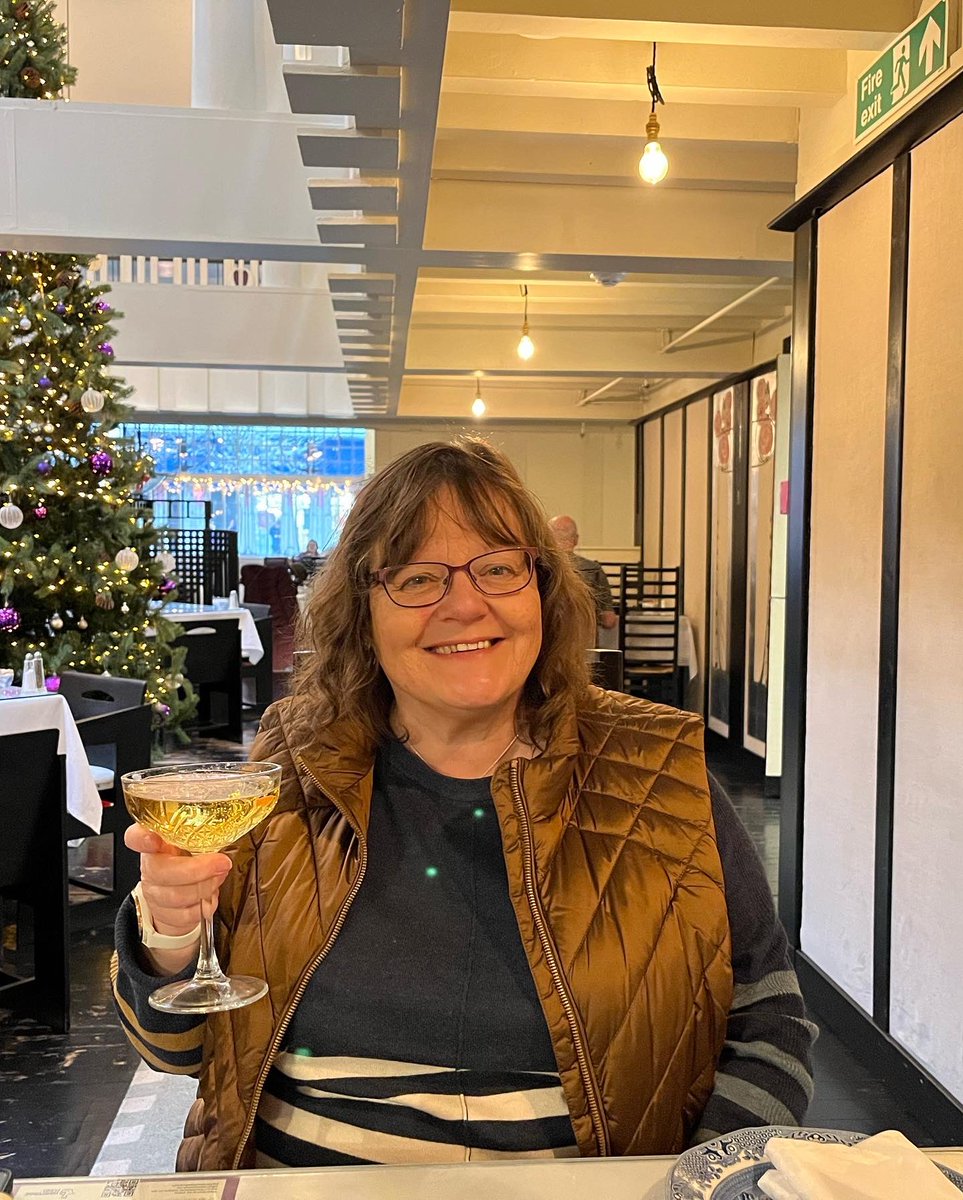 gedgey13's tweet photo. Glasgow! Afternoon tea earlier with a cheeky glass of fizz and now a couple of cocktails! https://t.co/baZmaqda98