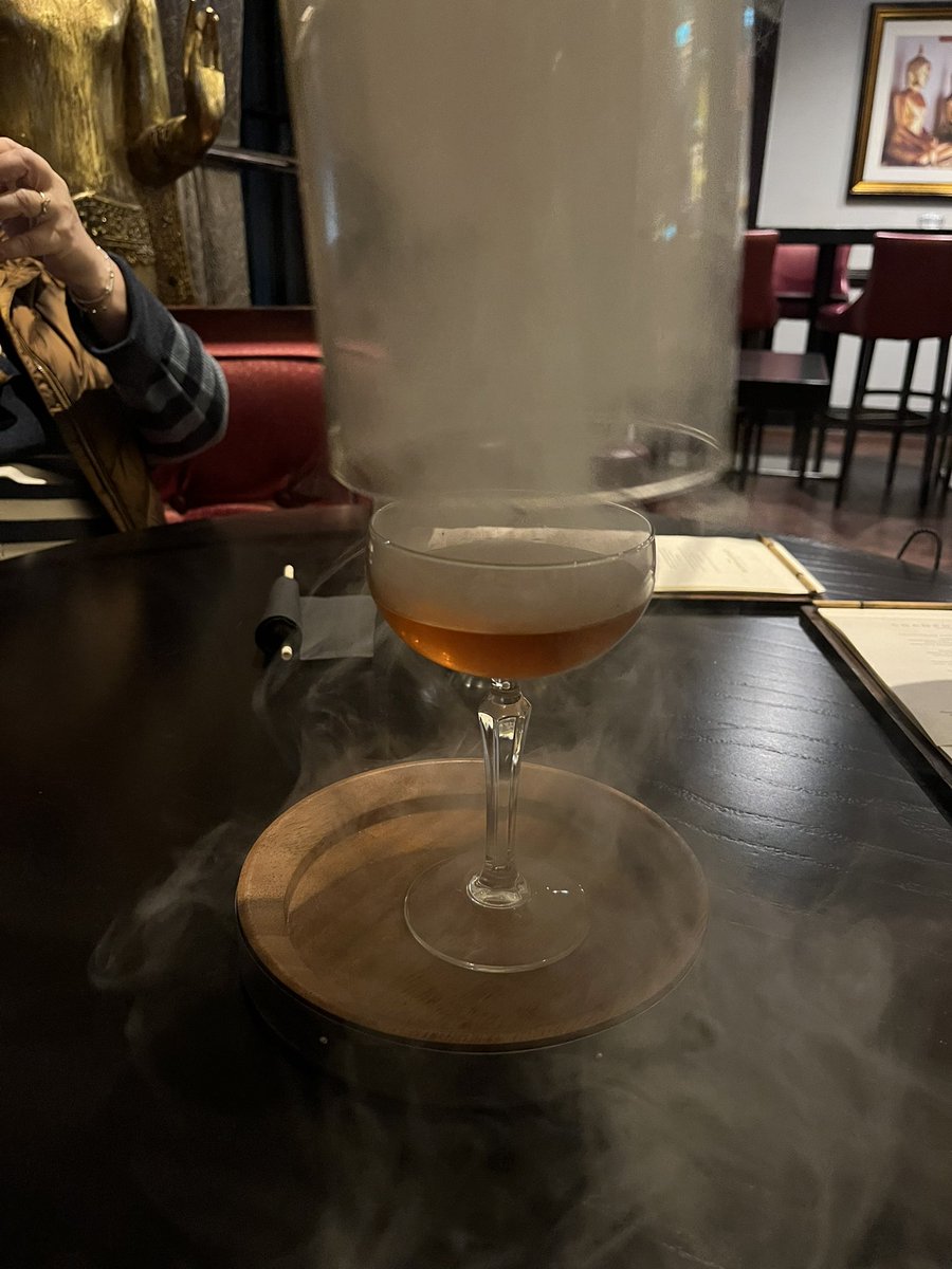 gedgey13's tweet photo. Glasgow! Afternoon tea earlier with a cheeky glass of fizz and now a couple of cocktails! https://t.co/baZmaqda98