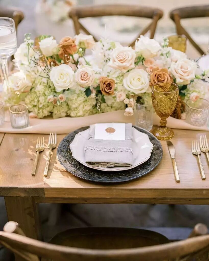Happy Thanksgiving 🧡🦃 

Venue: @villaandvineweddings
Photographer: @gregoryross
Planning &amp; Design: @justwenderful
Design, Floral, &amp; Decor: @burlapandbordeaux
Musician: <a href="/briannicolet/">Brian Nicolet</a>
Cake @chefsvengarrett
Drapery: @dreamsamerica
Table Top Rental: @thetentmerchant
Special Deco…