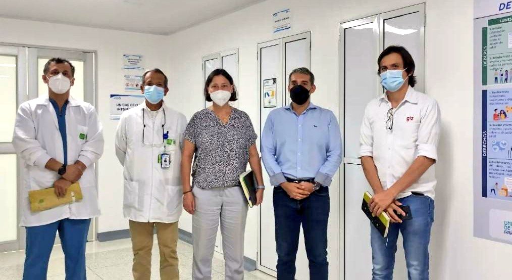 HUSantander's tweet photo. #Hoy @giz_colombia
#ProgramaSiFrontera con el apoyo de @EmbAlemaniaCOL realizó donación de equipos médicos como ventiladores para neonatos e incubadoras gracias a la gestión realizada por la Gerencia de la ESE HUS y al compromiso en la atención a población de acogida y migrantes https://t.co/JeXzhSqsy8