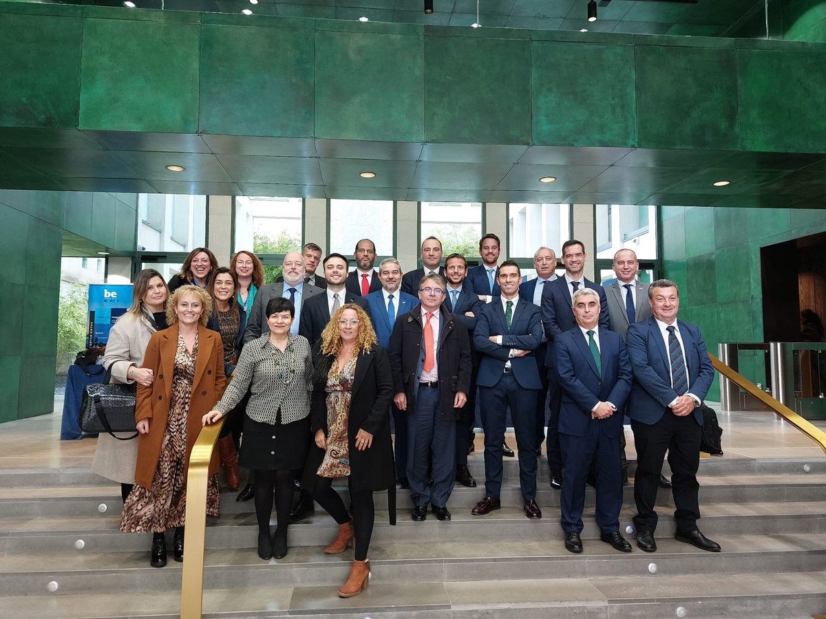 Hoy en Madrid con los equipos comerciales de nuestro Canal de Agentes Exclusivos   
<a href="/santalucia_seg/">Santalucía Seguros</a> reforzando estrategias y compartiendo experiencias. Seguimos #contruyendofuturojuntos y trabajando por y para la mediación profesional 👍