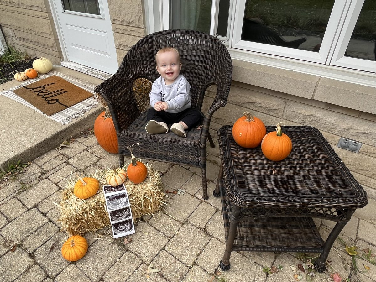 KendraLang4d's tweet photo. Harrison is excited to announce he’s going to be a big brother! Baby #2 due early May! Happy Thanksgiving!🦃🧡 https://t.co/oSrj4rP2NL