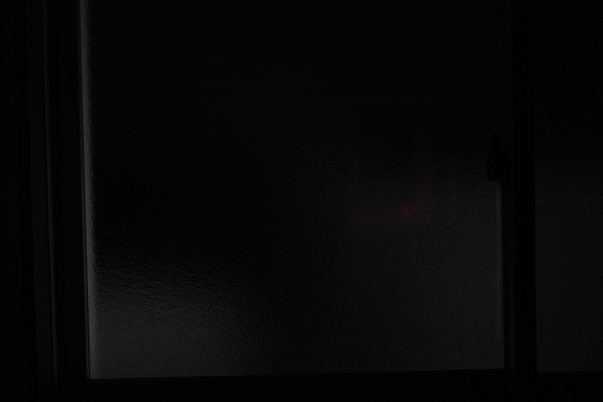 manejaa's tweet photo. 今月のクソデカ軍拡　２枚めは肉眼の見た目に合わせたカメラ設定F1.4　1/60　ISO8000　で、三枚目が二枚目と同じ所を撮った窓ガラスに反射したサーモの画像35mm換算で100mmくらいに見える　ブッシュ戦も夜戦もご無沙汰ですがコリャおもろい https://t.co/cP29mSFG63