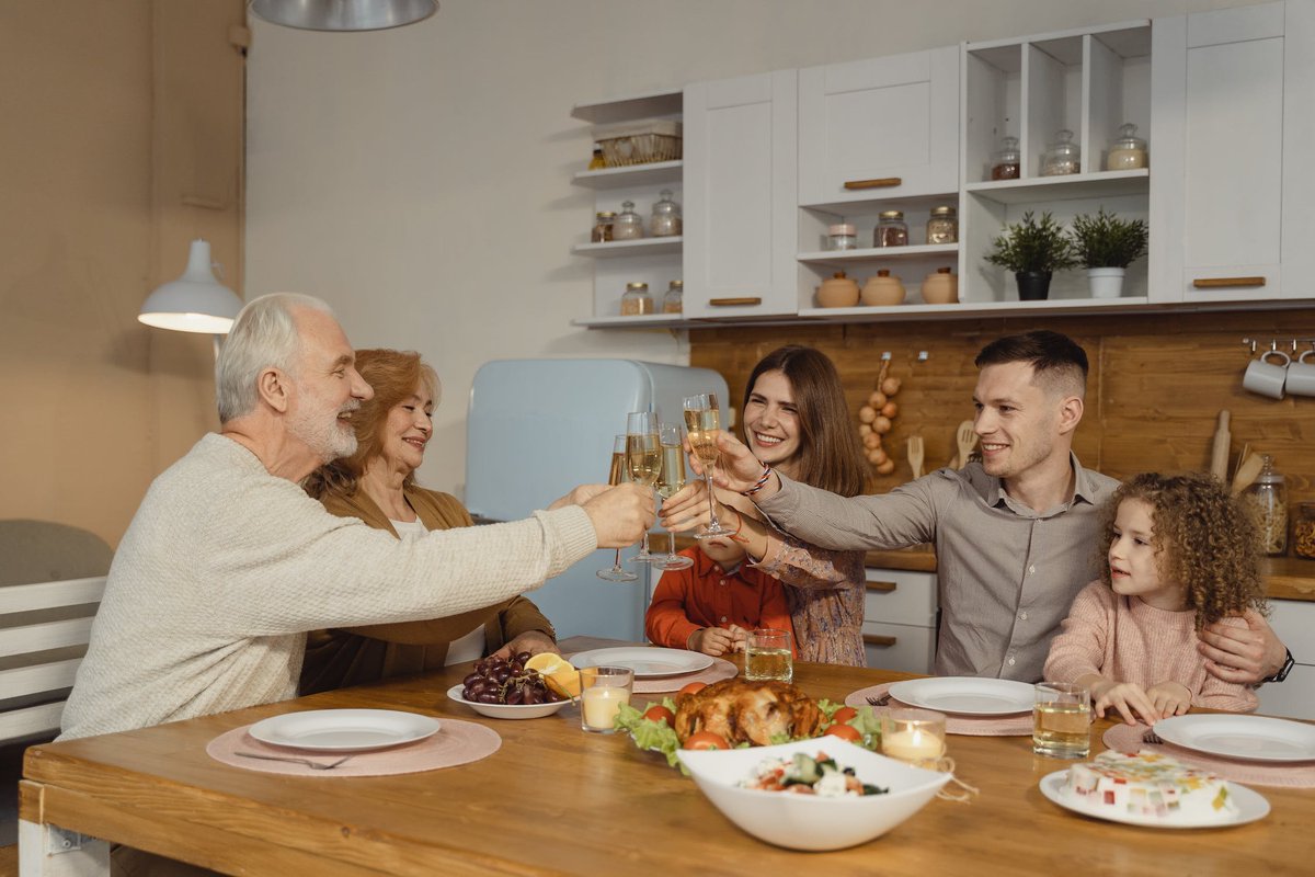 CYoungSilver's tweet photo. Happy Thanksgiving from our team here at Carol Young Silver! We hope you all have a wonderful time celebrating with your loved ones on this special day. https://t.co/rbdDeiP8bR