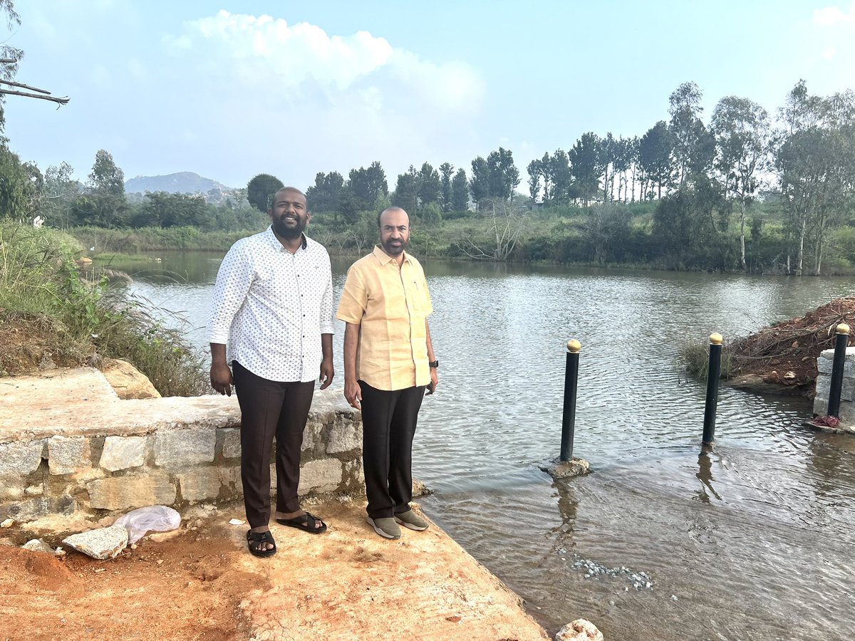 MuniyappaBjp's tweet photo. ಈ ದಿನ ಆಂಧ್ರಪ್ರದೇಶದ ಟಿಡಿಪಿ ಪಕ್ಷದ ಅನಂತಪುರ ಜಿಲ್ಲೆಯ ಪ್ರಭಾವಿಗಳಾದಂತಹ ಮಾಜಿ ಮೇಯರ್ ಹಾಗೂ ಮಾಜಿ ಶಾಸಕರು ಹಾಗೂ ಪಕ್ಷದ ಪ್ರಭಾವಿಗಳಾದಂತಹ ಪ್ರಭಾಕರ್ ಚೌದ್ರಿ ರವರನ್ನು ಭೇಟಿ ಮಾಡಿದ ಸಂದರ್ಭ #BYVijayendra4CM #bjpಕಚೇರಿ #TDPAP https://t.co/a6ruE3fvi1