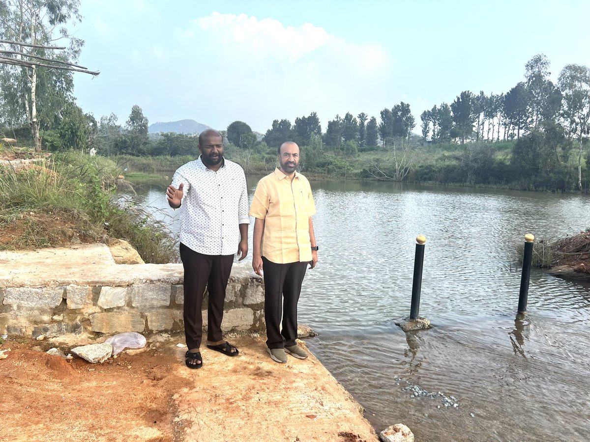 MuniyappaBjp's tweet photo. ಈ ದಿನ ಆಂಧ್ರಪ್ರದೇಶದ ಟಿಡಿಪಿ ಪಕ್ಷದ ಅನಂತಪುರ ಜಿಲ್ಲೆಯ ಪ್ರಭಾವಿಗಳಾದಂತಹ ಮಾಜಿ ಮೇಯರ್ ಹಾಗೂ ಮಾಜಿ ಶಾಸಕರು ಹಾಗೂ ಪಕ್ಷದ ಪ್ರಭಾವಿಗಳಾದಂತಹ ಪ್ರಭಾಕರ್ ಚೌದ್ರಿ ರವರನ್ನು ಭೇಟಿ ಮಾಡಿದ ಸಂದರ್ಭ #BYVijayendra4CM #bjpಕಚೇರಿ #TDPAP https://t.co/a6ruE3fvi1