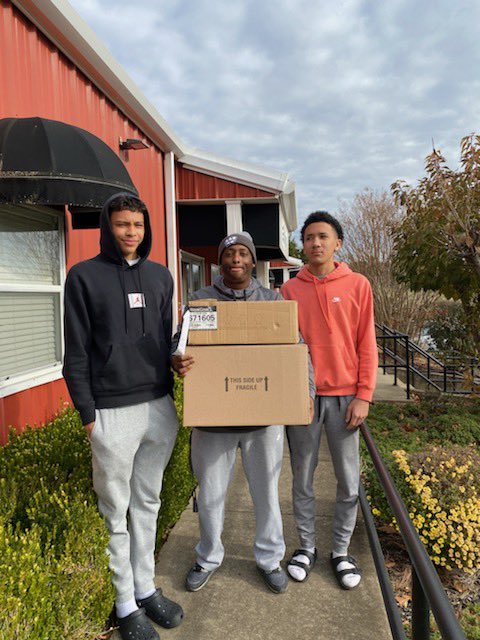 BgHousing's tweet photo. We are thankful for the young servants that spent their Thanksgiving morning making sure 200 individuals had a hot meal today. Not many pictures- but it is ok to live in the moment. 
@SoftballBrescia 
@dubchoops
@BGHS_cheer
@purpleshoops https://t.co/jTIYhHYKFB