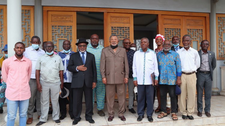 La Réunion conjointe de ce jour a été empreinte de gravité devant la situation d'un peuple face à l'état de ruine de la société. Le Gabon, comme un pays sortant de guerre. L'urgence est de reconstruire.