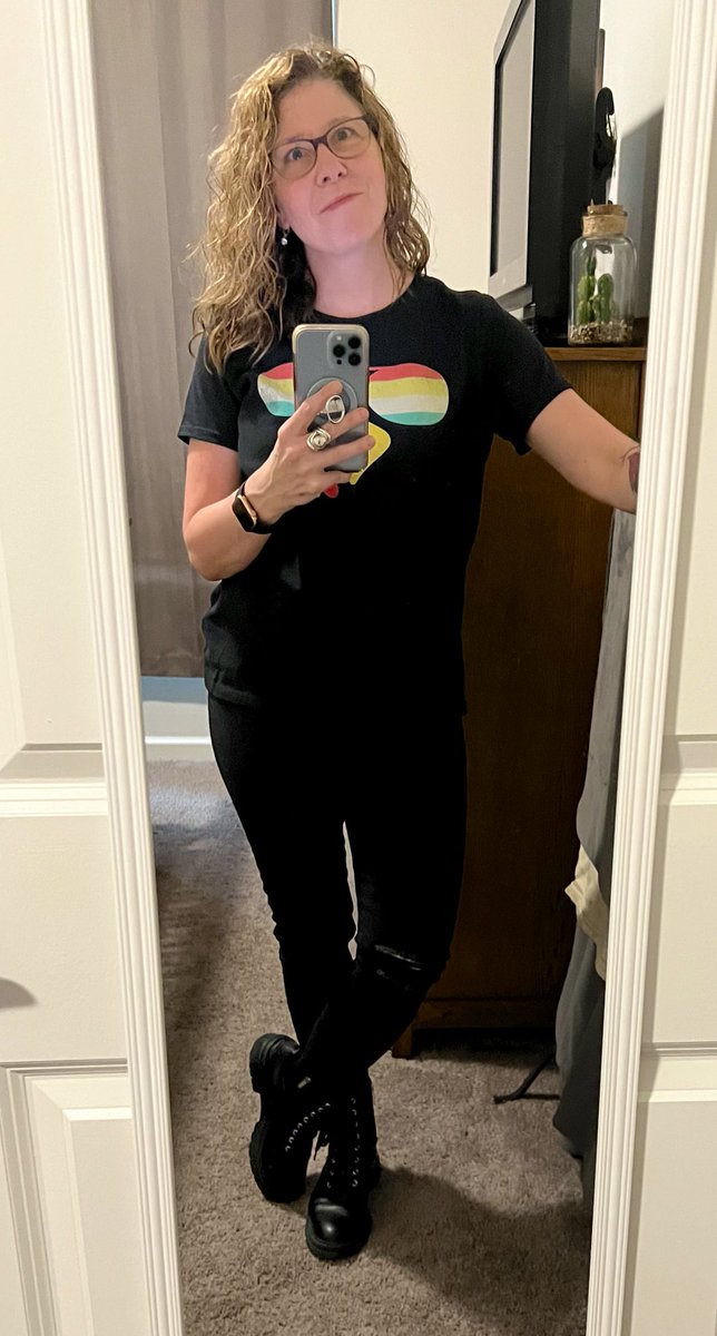 panthergirlrx's tweet photo. Happy Sober Thanksgiving! I am so thankful for our little sober community. I hope today finds you happy, peaceful and full 🍽🦃 #SoberPosse #SoberAF #ODAAT #RecoveryPosse #DivorcedAF #Thanksgiving2022 #Peace #MySoberMentor🐈⬛🌈🫶🏻⚓️🌟#Love🤍 #Wanderlust✈️ https://t.co/JGPn6vltii