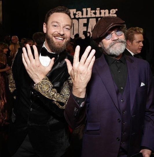 Lightenerrthang's tweet photo. Their hands restored 💀 #twd #twdfinale https://t.co/eJ3um5mZp9
