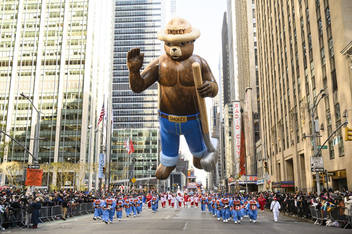 smokey_bear's tweet photo. This Thanksgiving, I'm thankful to all of you for following fire safety rules. Because #OnlyYou can prevent wildfires. Grateful for another incredible year of floating down the streets of NYC at the 96th @Macys Thanksgiving Day Parade®!
📸 @mikelawrencesports on IG https://t.co/RaQxtSbXXD
